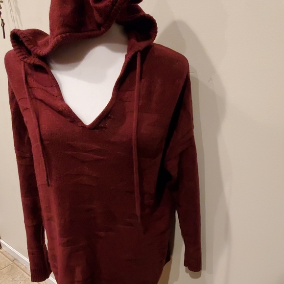 American Eagle Outfitters Sweaters - PRICE DROP! 🔥⬇️ AEO  Hooded sweater